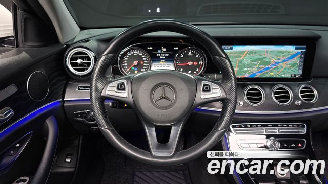 Mercedes-Benz E-Class 2017 — photo 14