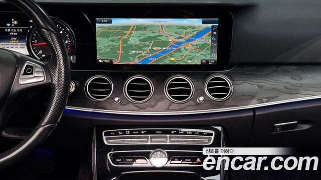 Mercedes-Benz E-Class 2017 — photo 16