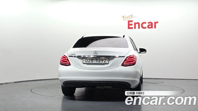 Mercedes-Benz C-Class 2018 — photo 4