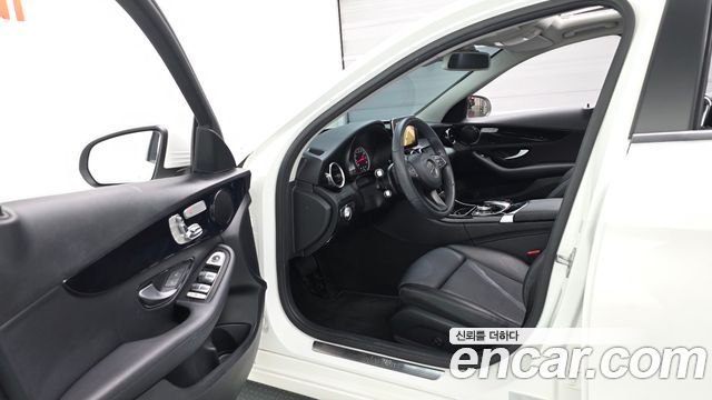 Mercedes-Benz C-Class 2018 — photo 9
