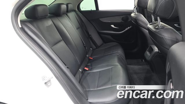 Mercedes-Benz C-Class 2018 — photo 11