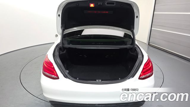 Mercedes-Benz C-Class 2018 — photo 19