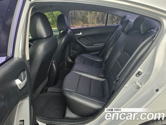 Kia K3 2018 — photo 17