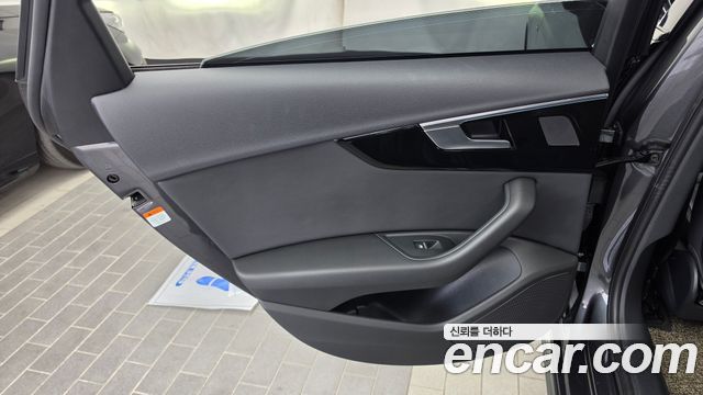Audi A4 2020 — photo 15