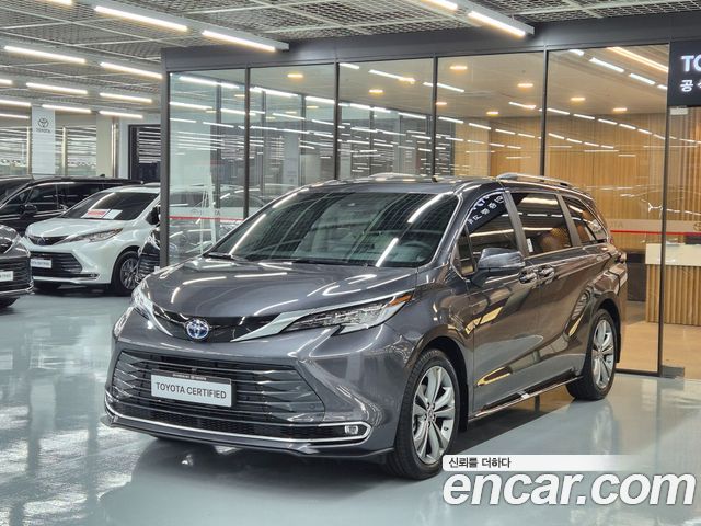 Toyota Sienna 2025 — photo 1