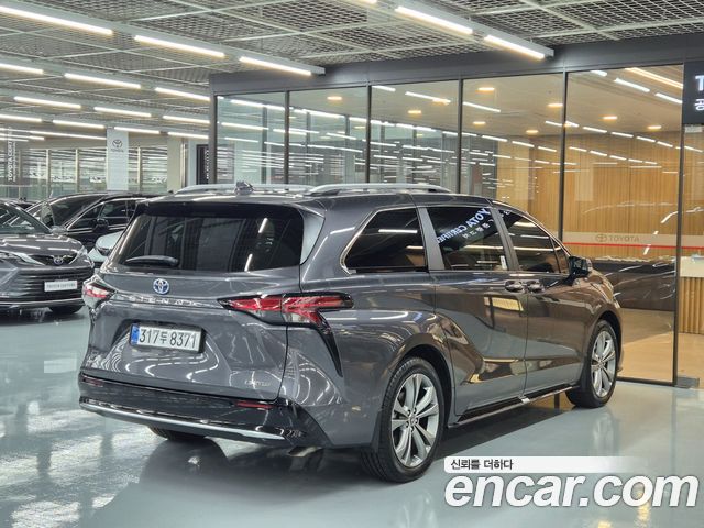 Toyota Sienna 2025 — photo 2