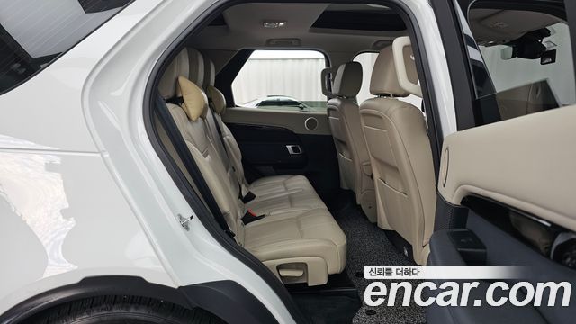Land Rover Discovery 2020 — photo 18