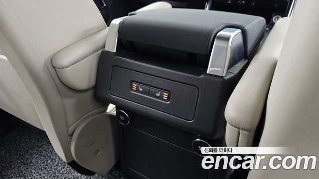 Land Rover Discovery 2020 — photo 25