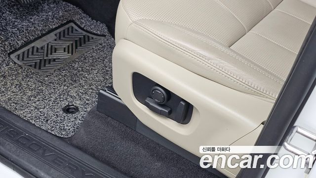 Land Rover Discovery 2020 — photo 35