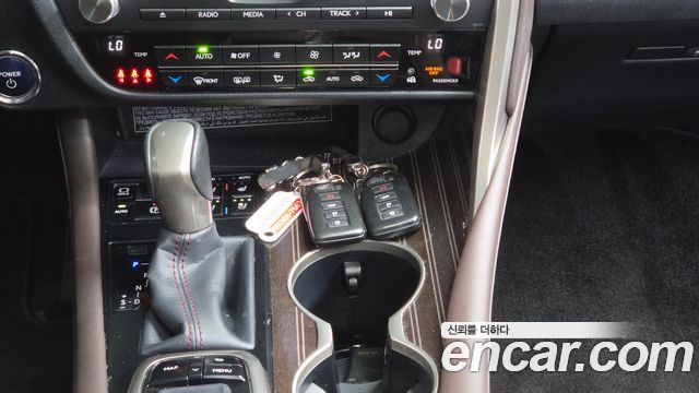 Lexus RX 2017 — photo 43