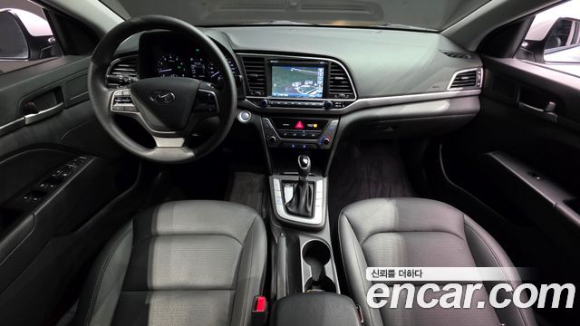 Hyundai AVANTE 2018 — photo 10