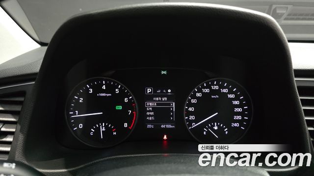 Hyundai AVANTE 2018 — photo 11