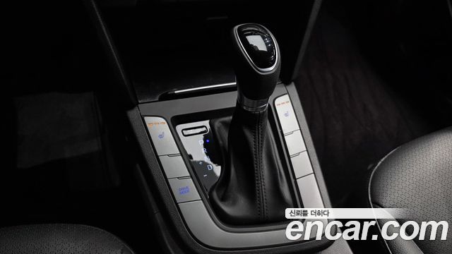Hyundai AVANTE 2018 — photo 12