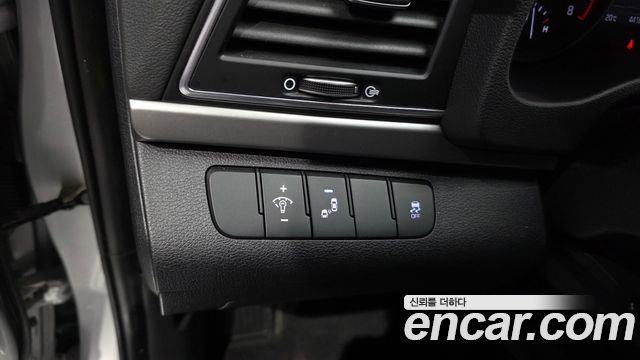 Hyundai AVANTE 2018 — photo 25