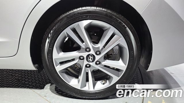 Hyundai AVANTE 2018 — photo 7