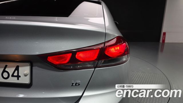 Hyundai AVANTE 2018 — photo 9