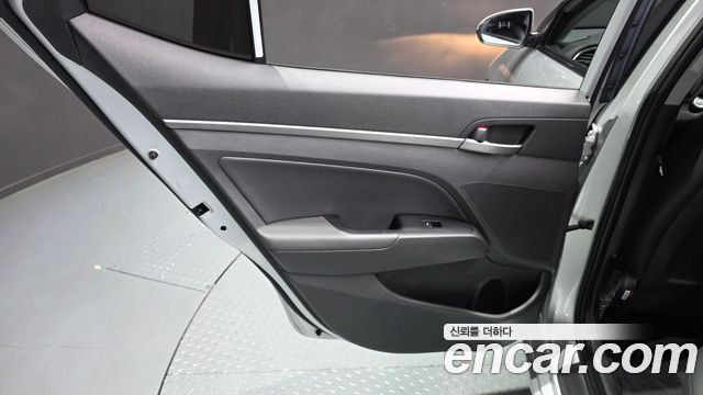 Hyundai AVANTE 2018 — photo 15
