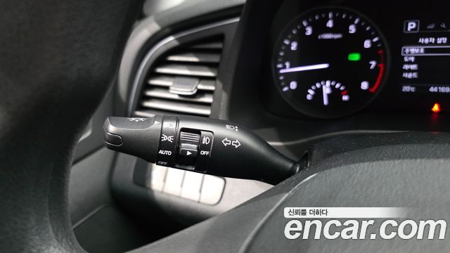 Hyundai AVANTE 2018 — photo 30