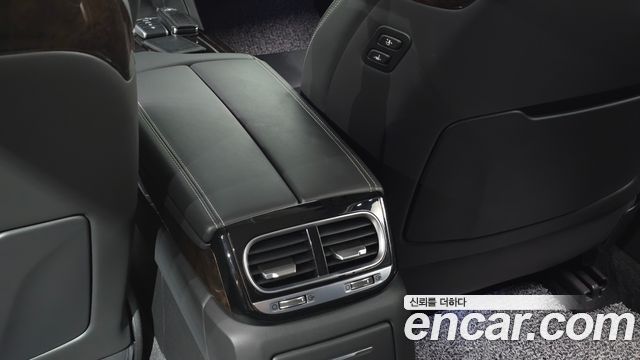 Genesis G90 2019 — photo 27