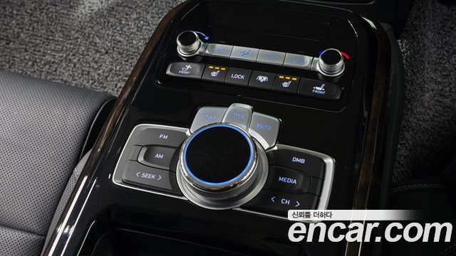 Genesis G90 2019 — photo 28