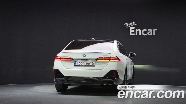 BMW 5-Series 2025 — photo 4