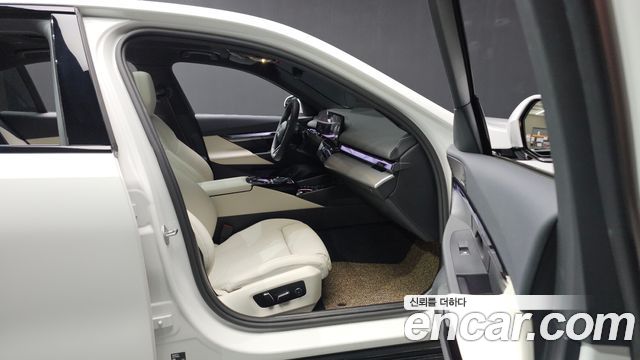 BMW 5-Series 2025 — photo 25