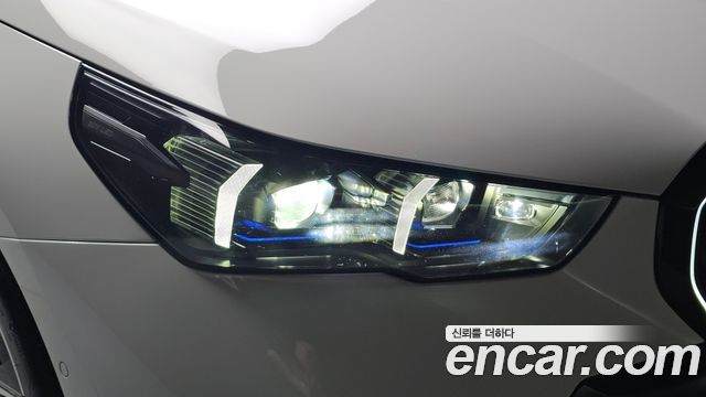 BMW 5-Series 2025 — photo 8