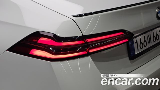 BMW 5-Series 2025 — photo 9