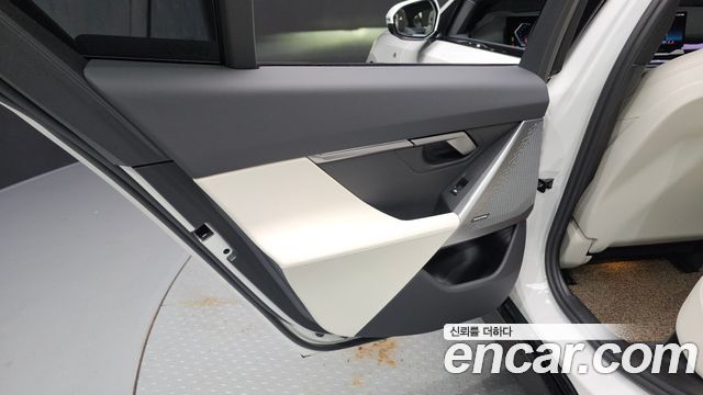 BMW 5-Series 2025 — photo 15
