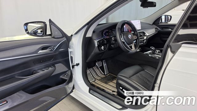 BMW Gran Turismo 2021 — photo 13