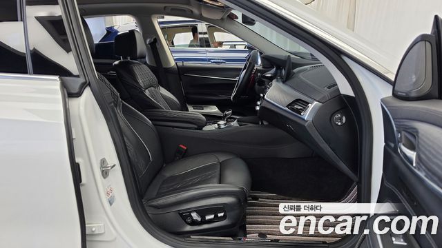 BMW Gran Turismo 2021 — photo 16