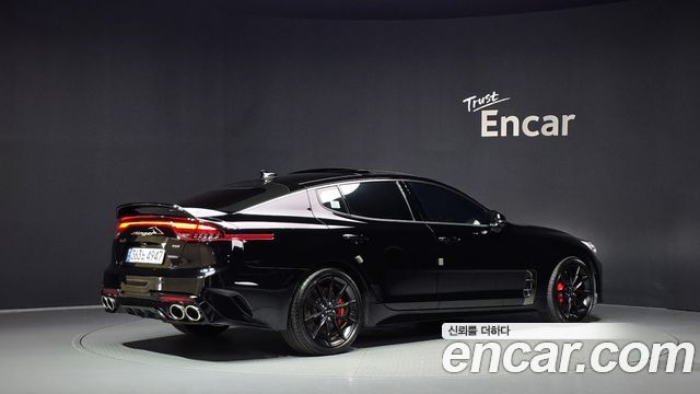 Kia Stinger 2023 — photo 2