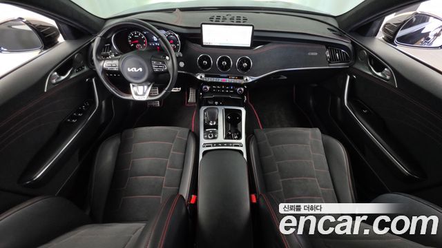 Kia Stinger 2023 — photo 10