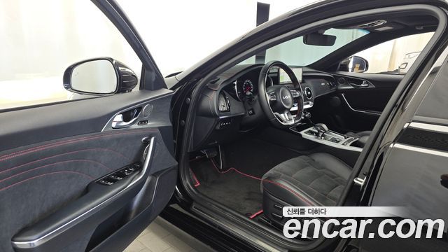 Kia Stinger 2023 — photo 13