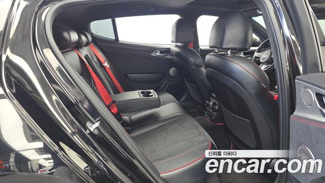 Kia Stinger 2023 — photo 18