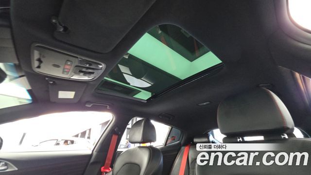 Kia Stinger 2023 — photo 24