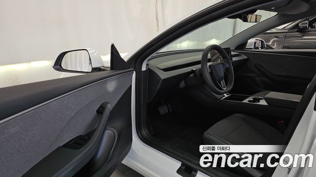 Tesla Model 3 2026 — photo 13