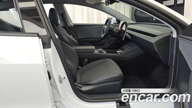 Tesla Model 3 2026 — photo 17
