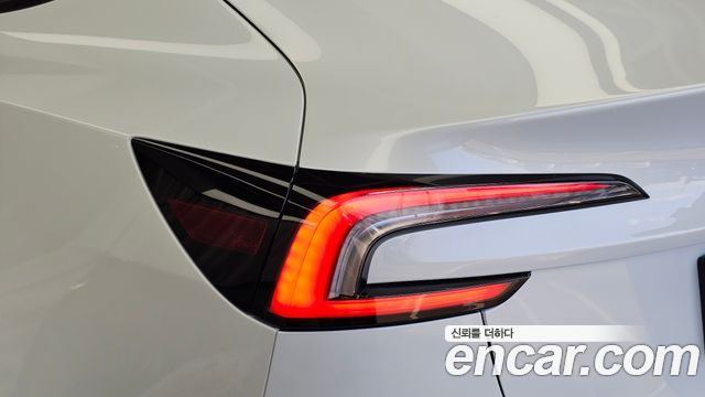 Tesla Model 3 2026 — photo 9