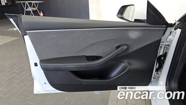 Tesla Model 3 2026 — photo 14