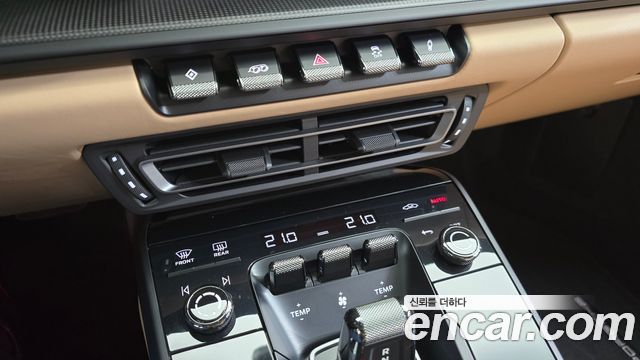 Porsche 911 2024 — photo 13