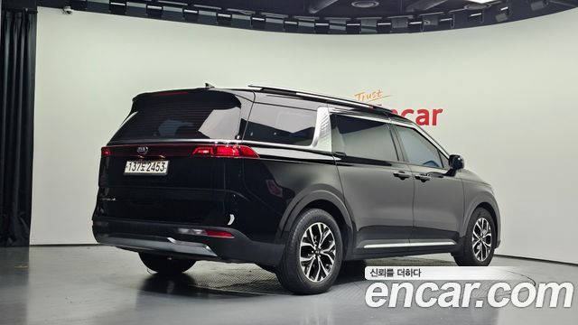 Kia Canival 2021 — photo 2