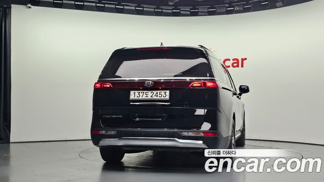 Kia Canival 2021 — photo 4