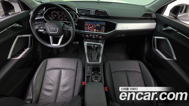Audi Q3 2022 — photo 10