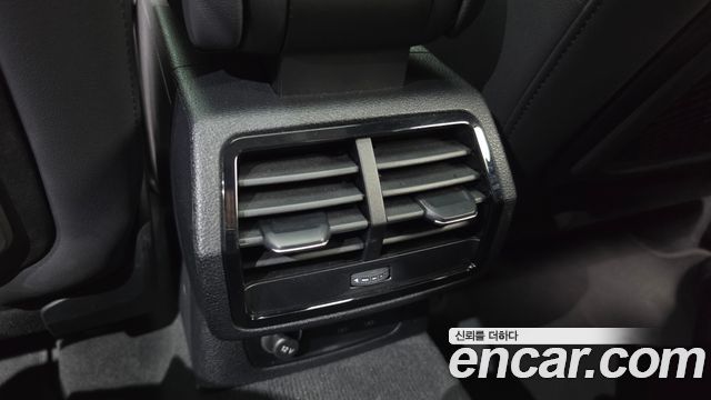 Audi Q3 2022 — photo 25