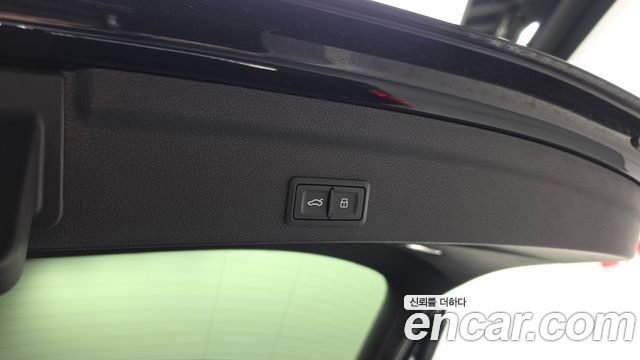 Audi Q3 2022 — photo 28