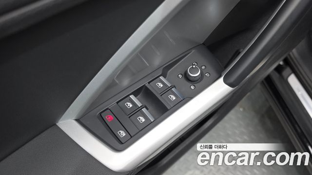 Audi Q3 2022 — photo 34