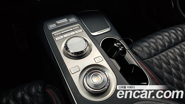 Genesis GV70 2021 — photo 12