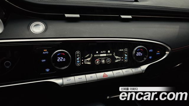 Genesis GV70 2021 — photo 24