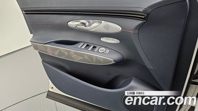 Genesis GV70 2021 — photo 14